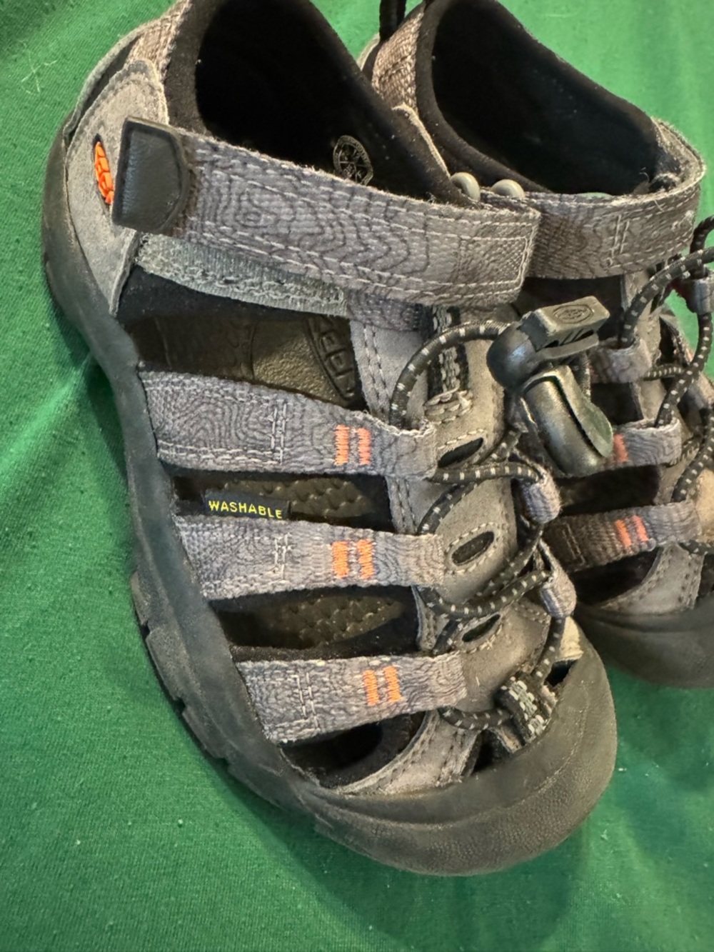 Keen Black Closed-Toe Kids' Sandals with Subtle Gray Detailing